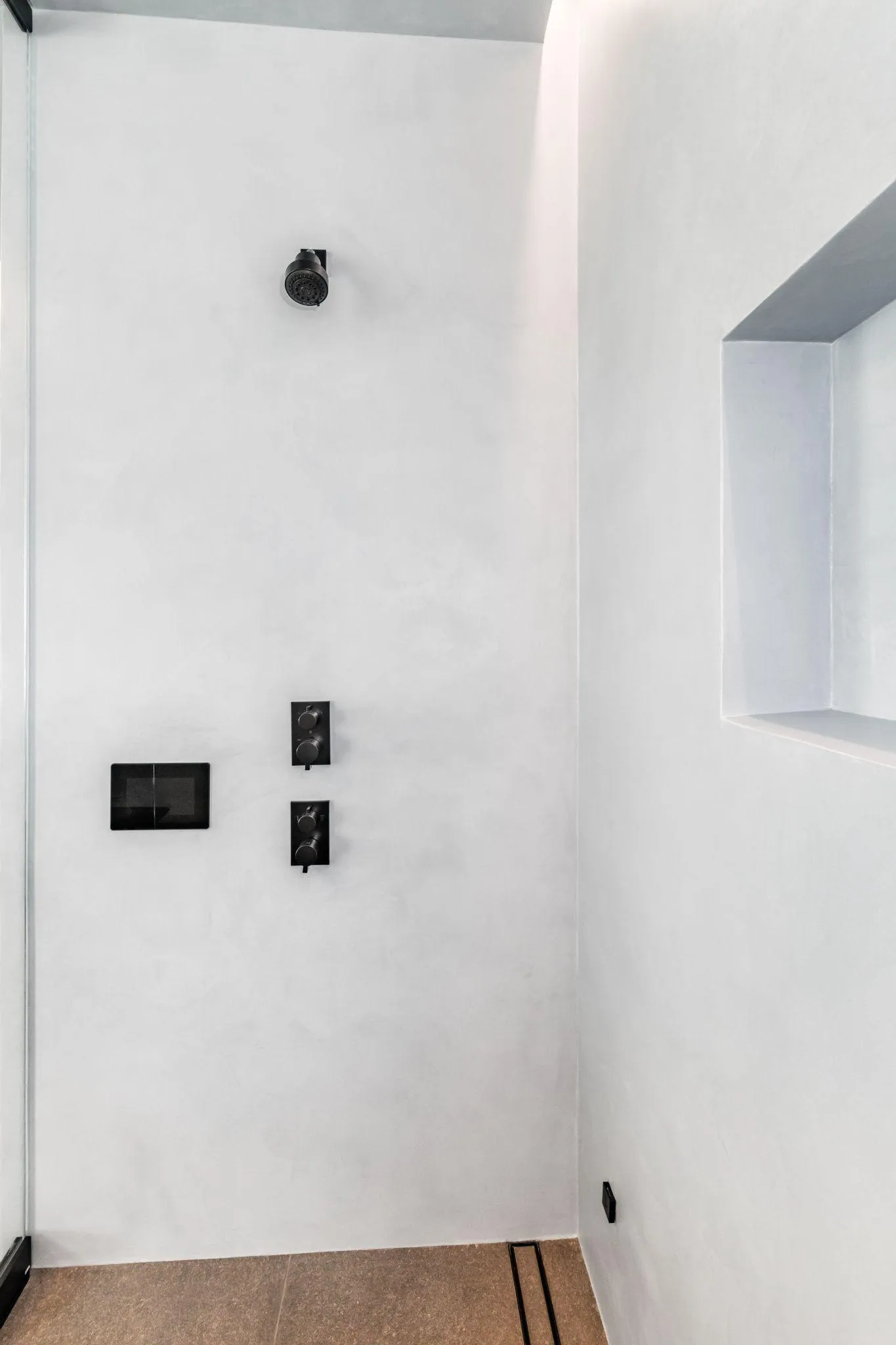 Wall-to-Floor Waterproof finish by Rebel Venetian — Truckee & Tahoe (3)